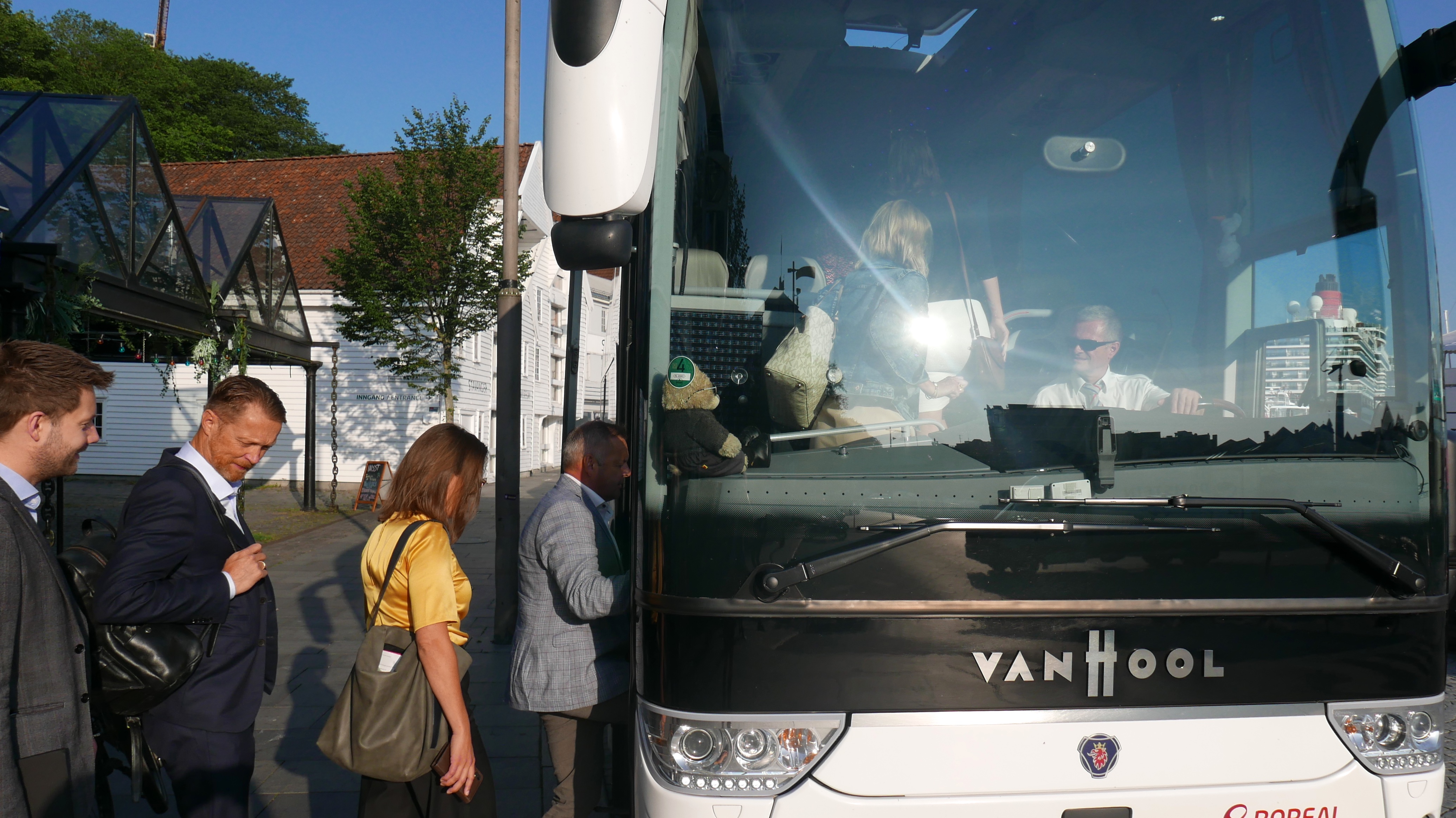 Bussturen med Næringsforeningen gikk til flere bedrifter i distriktet.